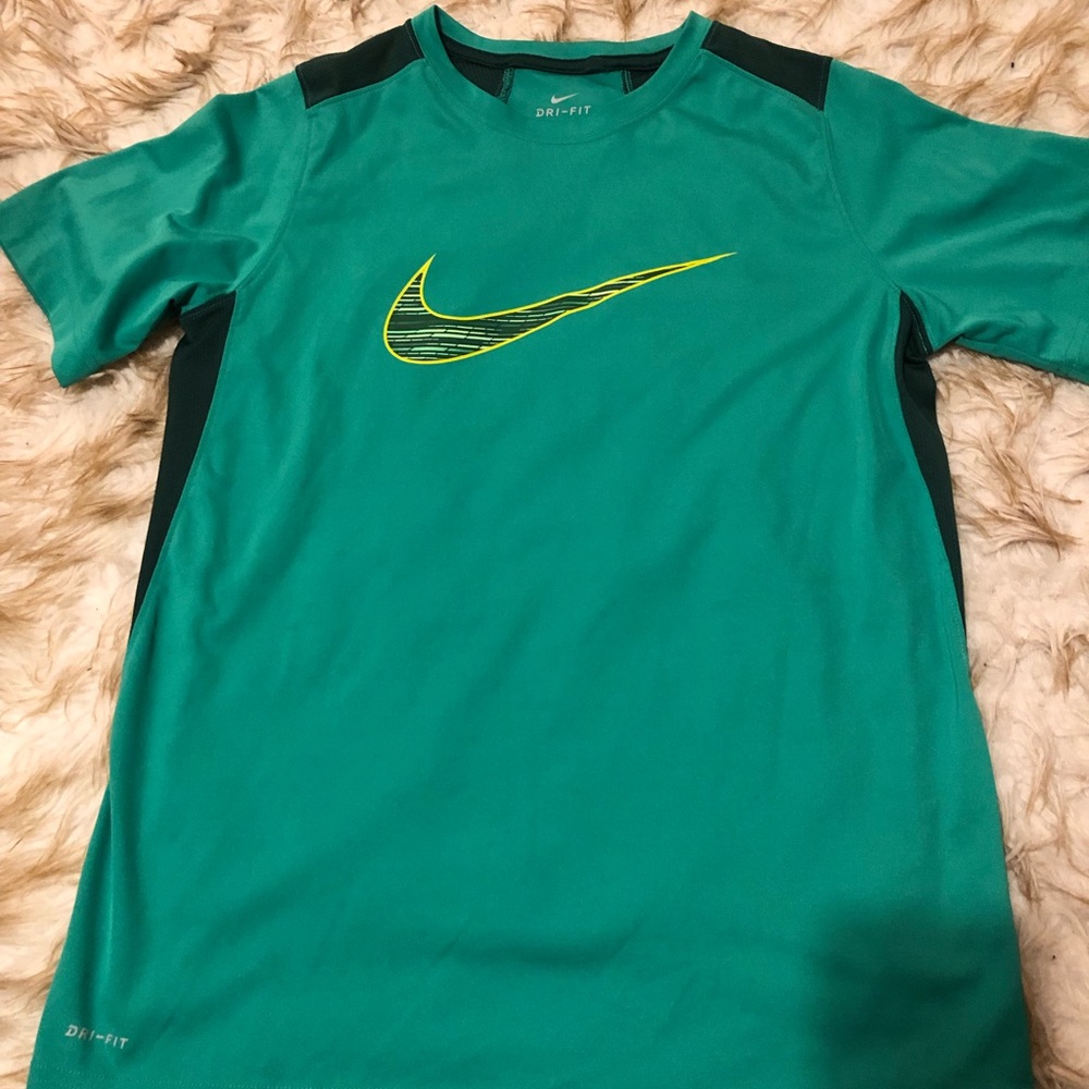 Green Nike dry fit athletic tee